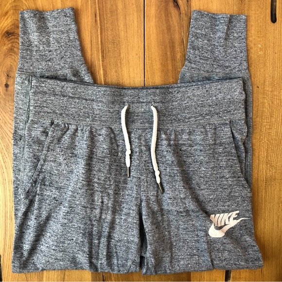 Nike Gray Cropped Sweatpants Jogger with Drawstring - Picture 7 of 9
